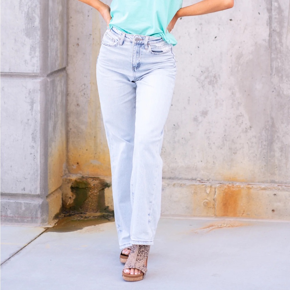Vervet Super High-Rise 90’s Flare Jeans - Light Blue Wash - 28